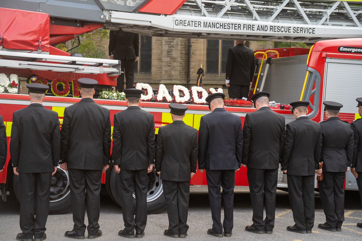 manchesterfire's tweet photo. Today we said goodbye to our colleague and friend Watch Manager Dan Lee. Staff members joined family and friends for a funeral service to honour Dan, who served the communities of Greater Manchester for 16 years 💔 https://t.co/s9NOodZv5t