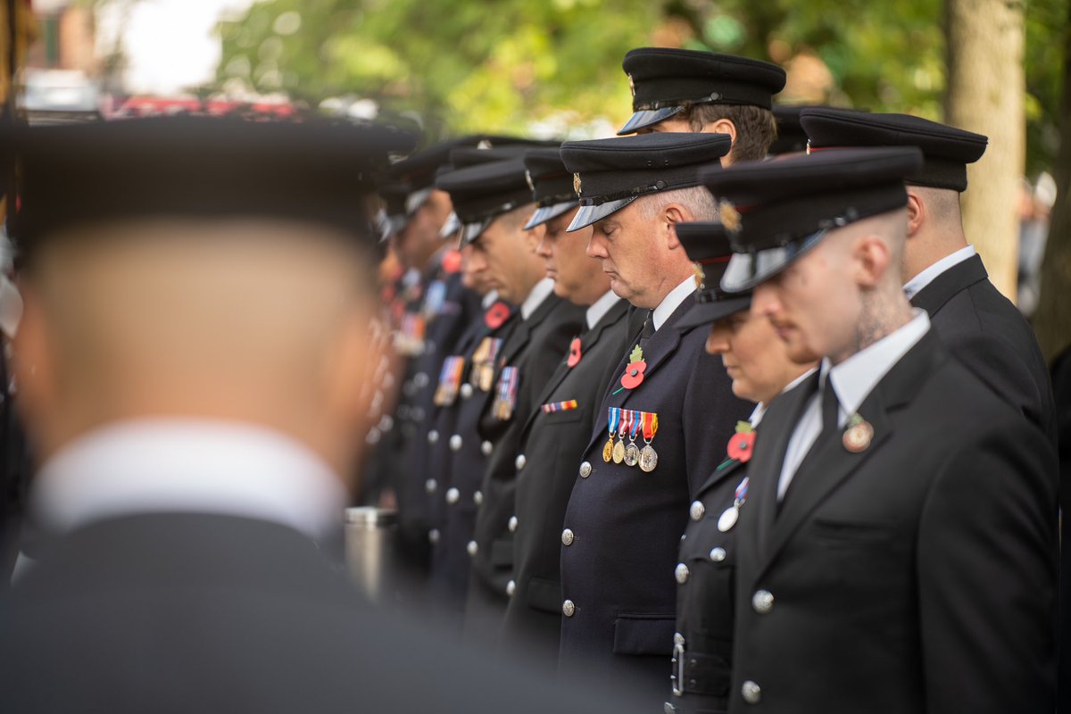 manchesterfire's tweet photo. Today we said goodbye to our colleague and friend Watch Manager Dan Lee. Staff members joined family and friends for a funeral service to honour Dan, who served the communities of Greater Manchester for 16 years 💔 https://t.co/s9NOodZv5t