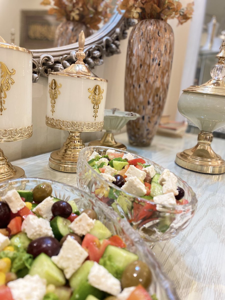 Ra_shazali's tweet photo. ما عارفة اجيب محتوى غير دا من وين ❤️ بس الفي الصور دا حبي عديل ، لانو بخليني افتخر بروحي و ب اختي ، اننا قاعدين ننجز في زمن صعب ❤️❤️ الحمدلله الشغل ماشي من كويس لي ممتاز و المناسبات كترت 🙈😂 شغل الليلة كان ممتاز⬇️
ربنا يوفقنا و يوفق كل زول بادي بزنس في البلد الصعبة دي ، امين 🤍 https://t.co/odaTlh363n