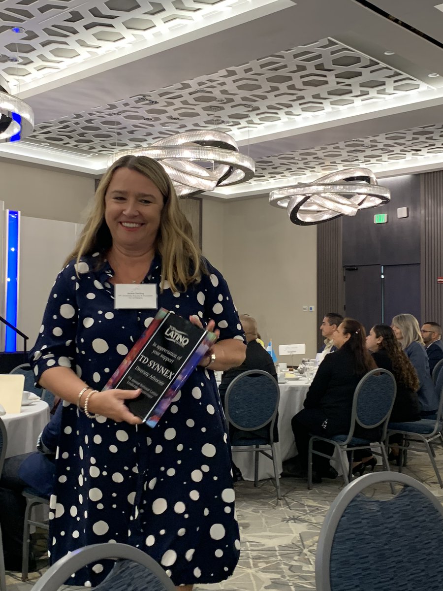 TDSYNNEX's tweet photo. Jacqueline Darling, VP of Diversity, Equity & Inclusion at TD SYNNEX received our company's Diversity Advocate award at the National Latino Leadership Conference in Miami, FL. We're so thrilled to receive this recognition!
#WeAreTDSYNNEX #leadandtransform https://t.co/PdgeGAemWW