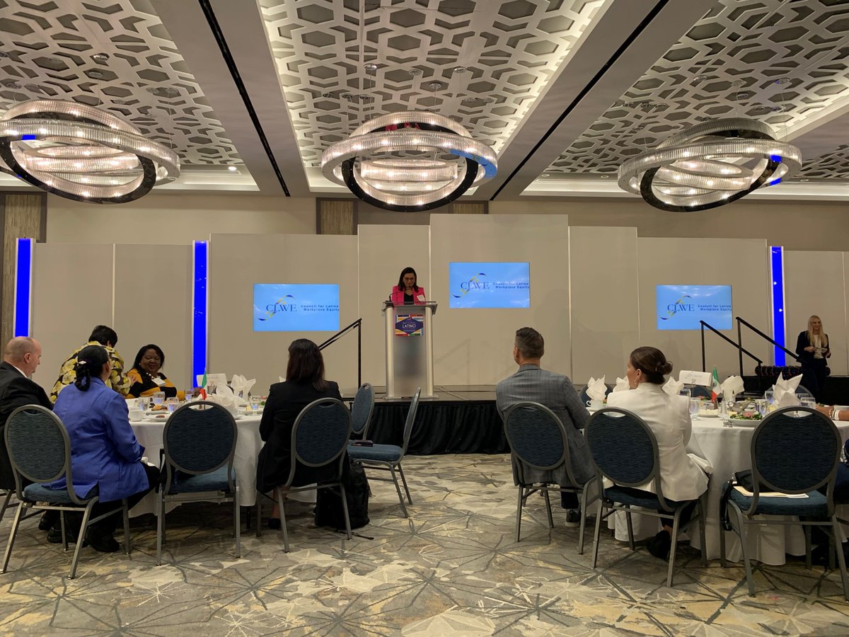 TDSYNNEX's tweet photo. Jacqueline Darling, VP of Diversity, Equity & Inclusion at TD SYNNEX received our company's Diversity Advocate award at the National Latino Leadership Conference in Miami, FL. We're so thrilled to receive this recognition!
#WeAreTDSYNNEX #leadandtransform https://t.co/PdgeGAemWW