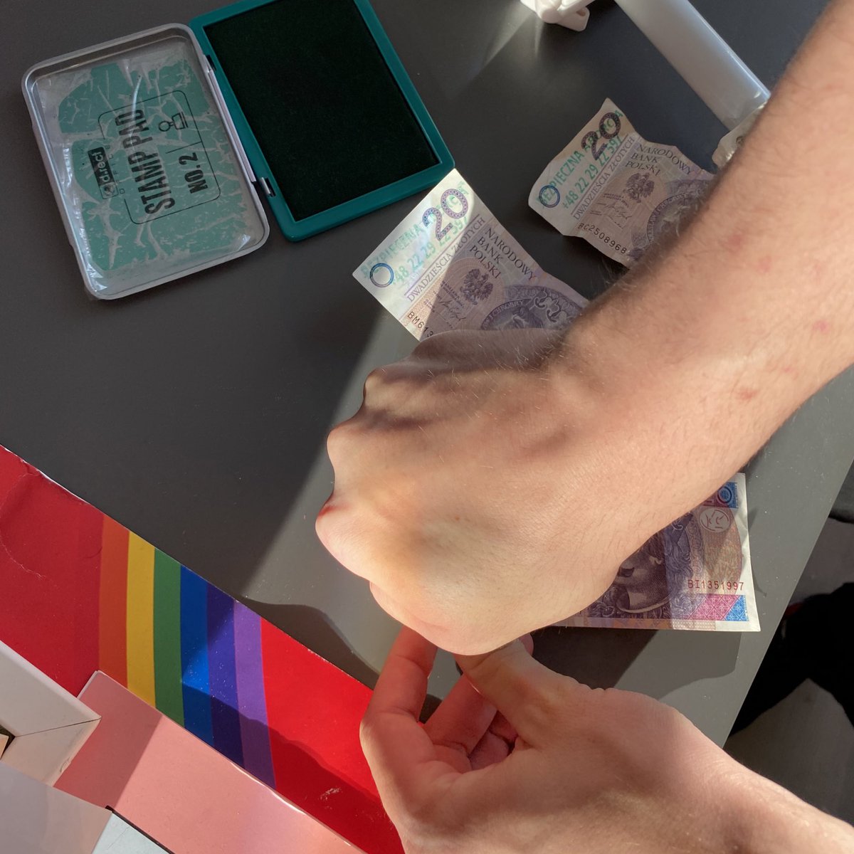 grymuar's tweet photo. coraz lepsze te numery na banknotach dają 🥸 @aborcyjnydream https://t.co/o5zRPUGPh0