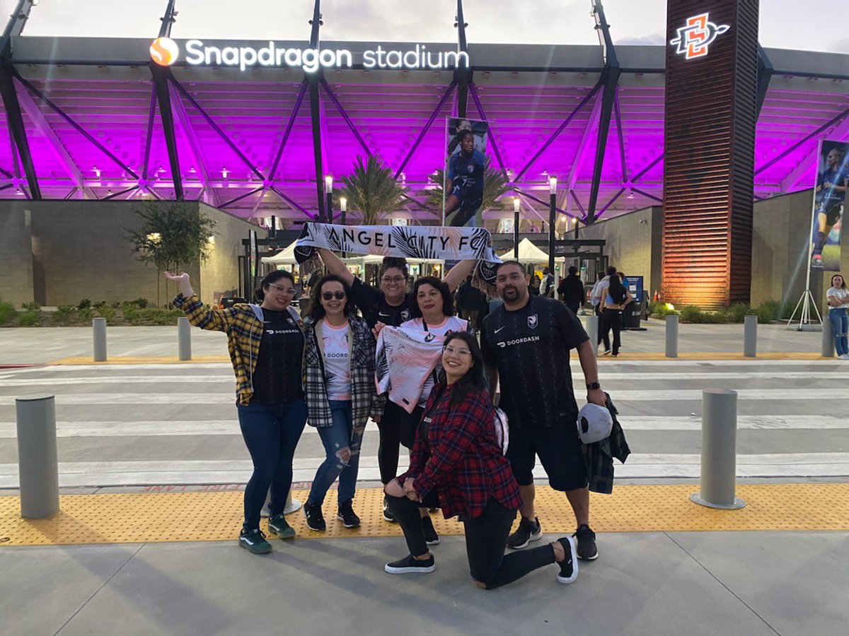 Mosaic1781's tweet photo. Game day morning! Here are some Mosaic Members caught in the wild. See you all later amorsitos, as ALWAYS we go for 90+ #AngelCityFC #LAvsWAS #WoSo #SiSabenComo #MePongo #PaqueMeInvitan @weareangelcity https://t.co/mjwNTx0BGb