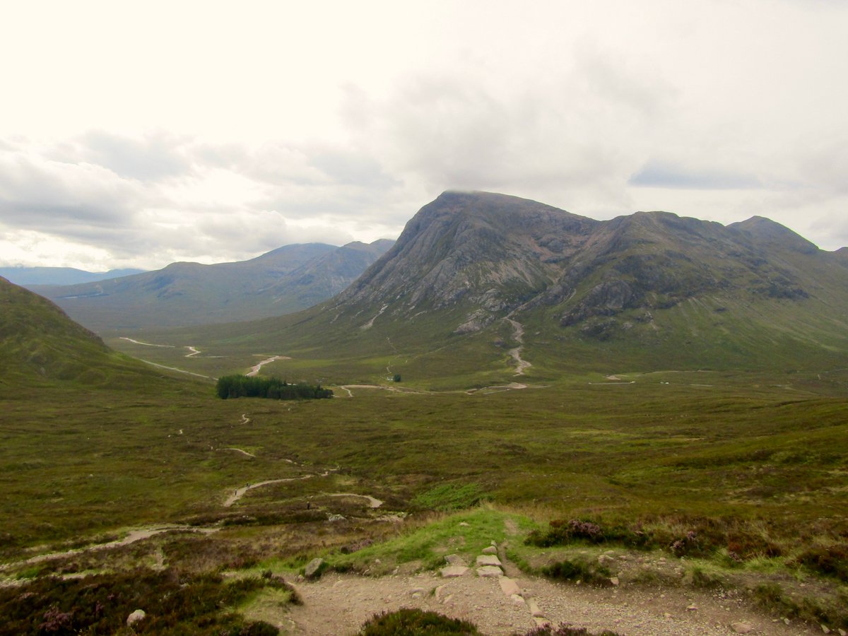 AwayMaja's tweet photo. The West Highland Way: Day 6! 🥾🏴
9 miles from #Kingshouse to #Kinlochleven
The shortest day of my hike, with unbelievable views in #Glencoe as I hiked up the #DevilsStaircase! And then beautiful views of the #Mamores on the other side ⛰
#WestHighlandWay #WHW @official_whw https://t.co/WIW5FlY1lV