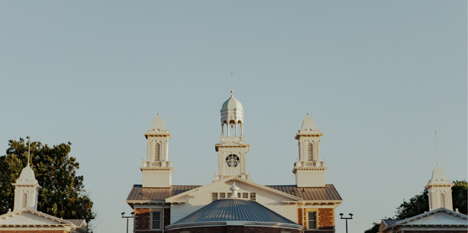 usd's tweet photo. 🚨 USD is breaking enrollment records in:

✔️ Nebraska students
✔️ International students
✔️ New Native undergraduate students
✔️ USD also anticipates a record-setting retention rate. 🙌

Learn more 👉 https://t.co/8zTXVczcl5 🐾#YoteLife https://t.co/apRgCaUnm8