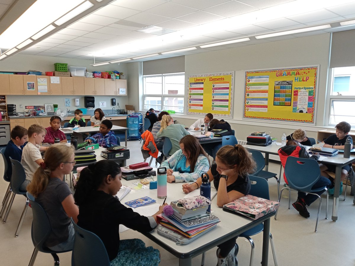 coachman6th's tweet photo. The Coachmanites - in the Writing Zone! #clsstripes #ellingtonshines https://t.co/i7TZTeaeQS