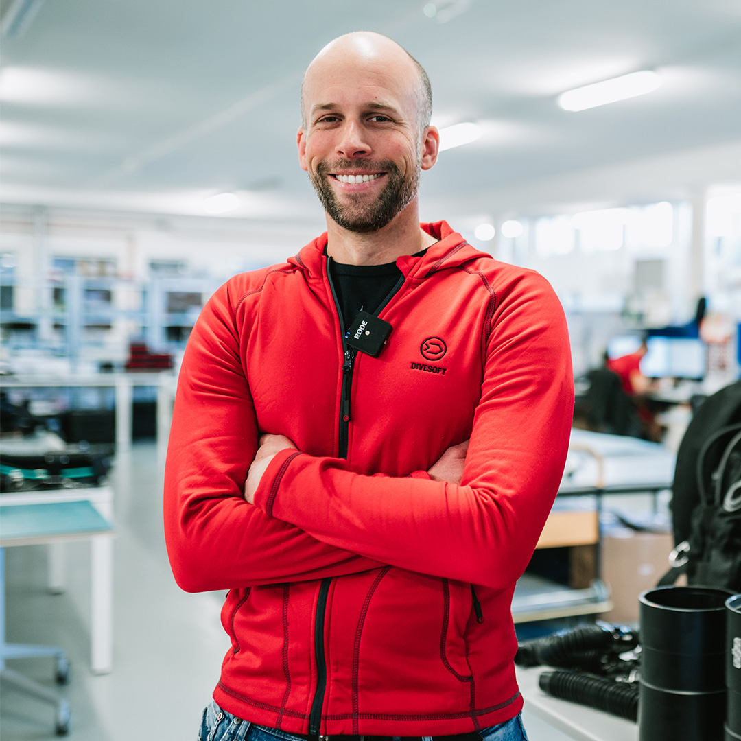 divesoft's tweet photo. Meet our CCR Liberty instructors!
Gatien Cosendey is our swiss #CCRLiberty instructor. He started diving in 2013 in Bora Bora and took his OWD course in the cold waters of Lake Leman, Switzerland. Besides diving, Gatien works as an optical engineer.🔻
https://t.co/pQjzV9jmlS https://t.co/OQVbmTYVVr