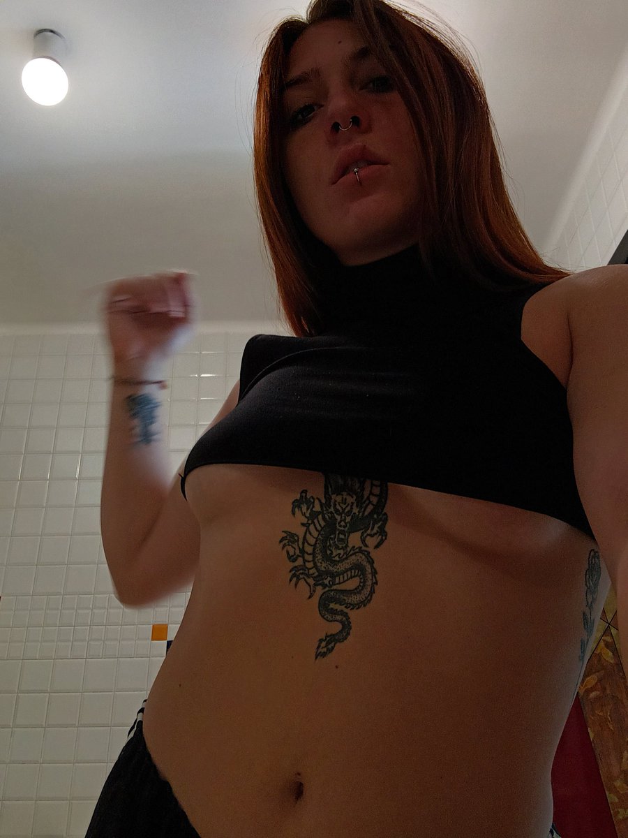 of_flimits_coup's tweet photo. #babyboobs#onlyfanscoyple#onlyfans#feet🦶#bigbootiesonly#🌈#🤍💙
my small boobs are nothing compared to my girlfriend's huge boobs, there is so much more to see, my huge butt and little feet would be happy to see you and you to see them, what are you  whaiting for? https://t.co/1HkZT4lW1I