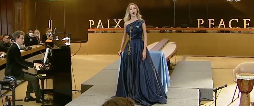 UNGeneva's tweet image. Daria Mykolenko, a Ukrainian 🇺🇦 opera singer, gives a powerful, moving performance at the end of the 10th edition of the Geneva #PeaceTalks at @UNGeneva. 
peacetalks.net/pt/geneva-2022/