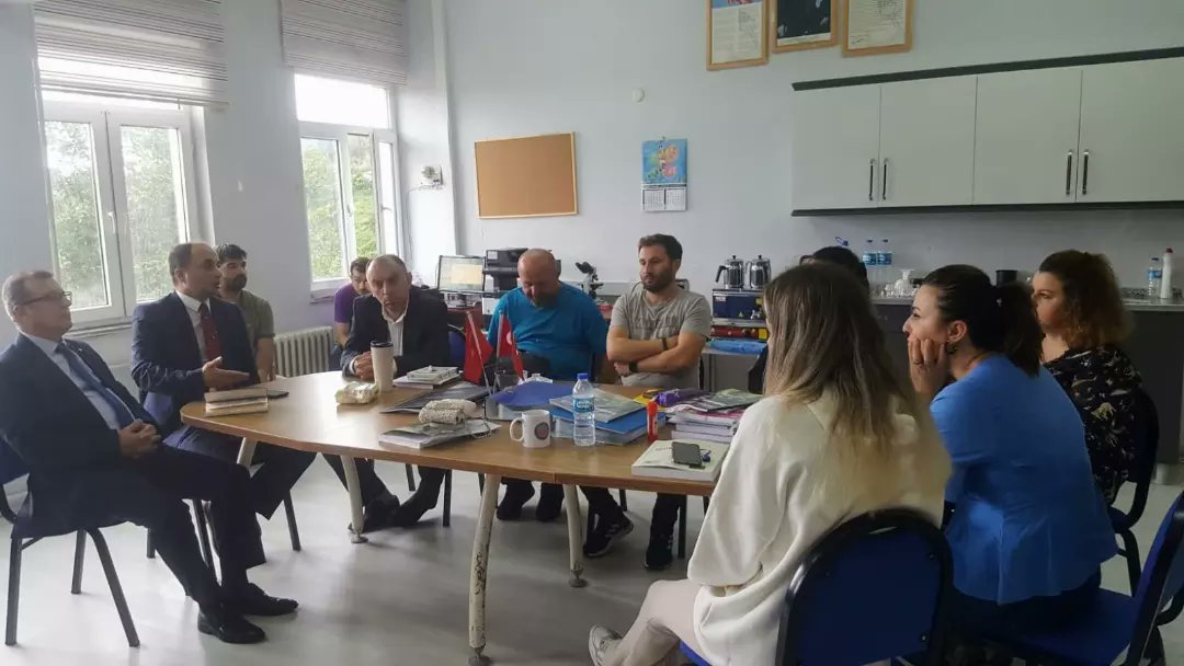 KemalpasaMem's tweet photo. İlçe Milli Eğitim Müdürümüz Adem Cengiz,  Kemalpaşa Çok Programlı Anadolu Lisesi ve Kemalpaşa İlkokulu özel eğitim sınıflarını ziyaret ederek öğretmen ve öğrencilerimizle bir araya geldi.

@AdemCENGIZ08 @FahriAcar08 @fehmirasimcelik
@tuncay_morkoc @KemalpasaArtvin @YilmazDoruk29 https://t.co/kdpaYUZUHv
