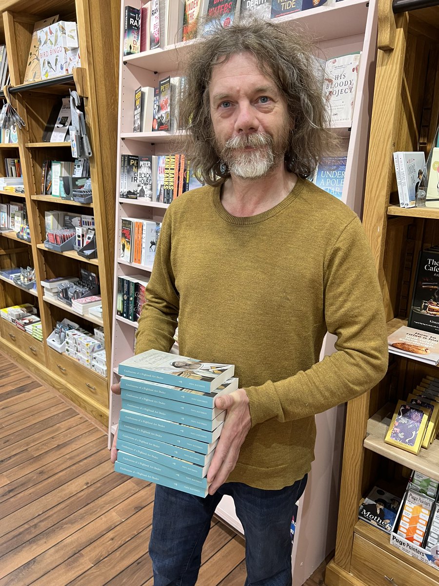 Hand delivering his book “Confessions of a Highland Art Dealer” to our bookshop is gallery owner Tony Davidson. 

oldschoolbeauly.com/products/confe…