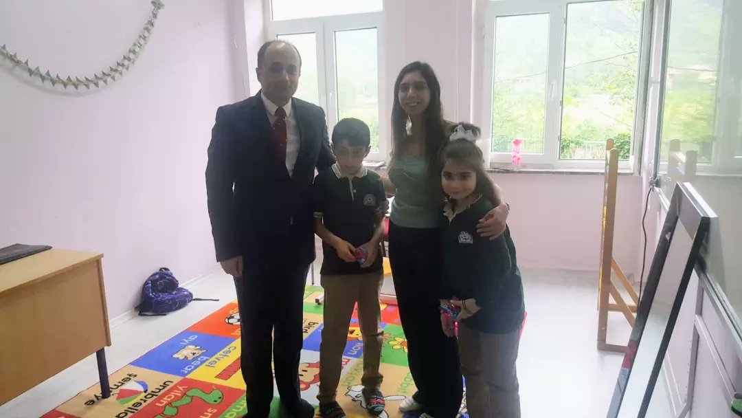 KemalpasaMem's tweet photo. İlçe Milli Eğitim Müdürümüz Adem Cengiz,  Kemalpaşa Çok Programlı Anadolu Lisesi ve Kemalpaşa İlkokulu özel eğitim sınıflarını ziyaret ederek öğretmen ve öğrencilerimizle bir araya geldi.

@AdemCENGIZ08 @FahriAcar08 @fehmirasimcelik
@tuncay_morkoc @KemalpasaArtvin @YilmazDoruk29 https://t.co/kdpaYUZUHv