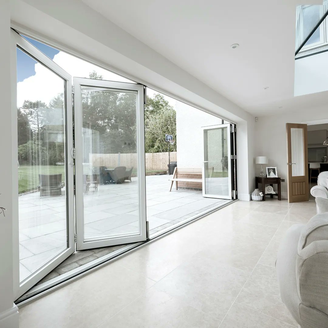 warmcore_uk's tweet photo. Folding sliding doors have become a must-have for modern kitchen/diners and discerning homeowners will welcome WarmCore’s dual benefits of excellent thermal performance combined with stunning aluminum aesthetics.
#KÖMMERLING #PatioDoors #BringOutsideInside #OpenPlanLivingRoom https://t.co/s9pSwwfrmu