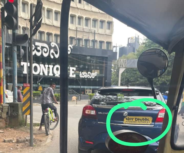 Commonman_i's tweet photo. This car is Describing situation of Roads in Mumbai 🚘 

There should be strict penalty to @mybmc 
Or their contracts if roads is having potholes etc due to which people losing their time &amp; life's.
@nitin_gadkari @Dev_Fadnavis 
@advanilparab
#MumbaiRoads #BMC #MumbaiPotholes https://t.co/PZBz9fVYgL