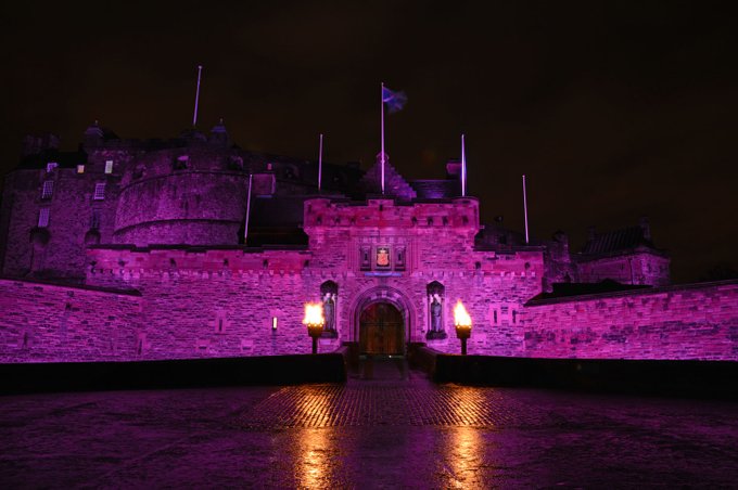edinburghcastle's tweet photo. Today is #WorldAlzheimersDay and this evening the castle will be lit purple to show our support  💜 https://t.co/73Ka9wG4pu