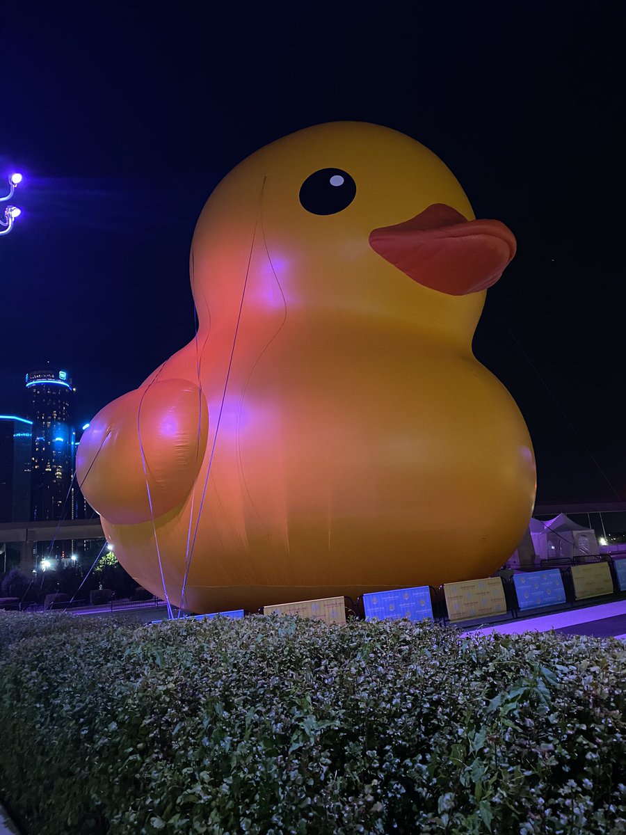 MikeWayland's tweet photo. #RIPDuck Appears they deflated the duck due to incoming weather. One of the problems with outdoor activities/events. https://t.co/FrQLP6yP9q