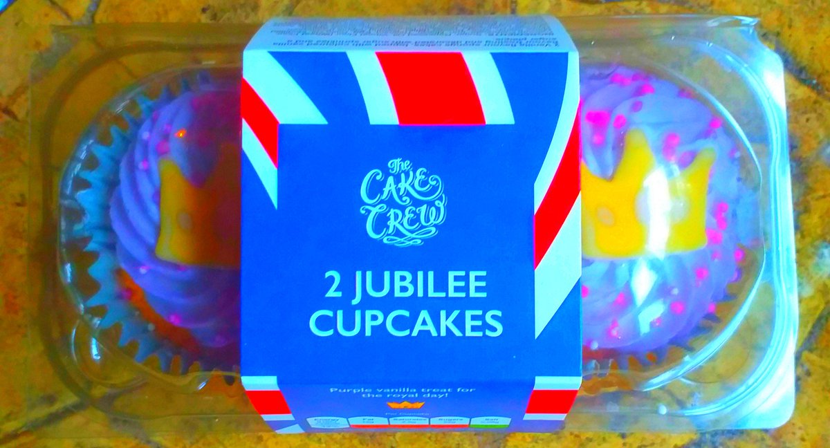 Bono66020372's tweet photo. I've still got my #2jubileeCakes which were for my #QueensPlatinumJubilee #party but I #forgot &amp; now #iamthinking - #Theyaretoogoodtoeat ! https://t.co/T794qkQOrw