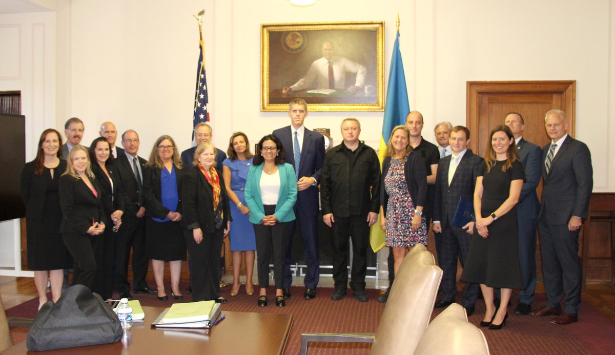AndriyKostinUa's tweet photo. Met with @TheJusticeDept #KleptoCapture team to exchange experience in seizing assets of sanctioned persons. We agreed to strengthen cooperation with #TaskForceUA to identify the assets of Russian oligarchs. https://t.co/pqO3stboHj