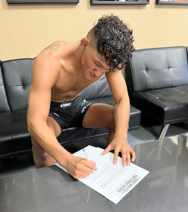 MMAHistoryToday's tweet photo. Raul Rosas Jr has signed with the UFC at the age of 17.

What were you doing when you were 17? https://t.co/lZljtqKh8e