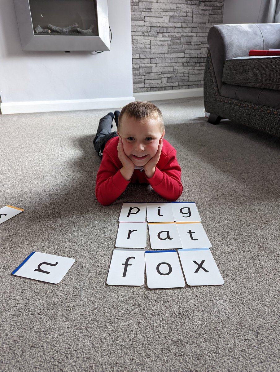 Alice54835850's tweet photo. Jack wanted to practice some words with his phonics cards whilst Amelia practiced her spellings. He asked me to show his teachers ❤️ @WMPrimaryF2 https://t.co/DRZV68tKCn