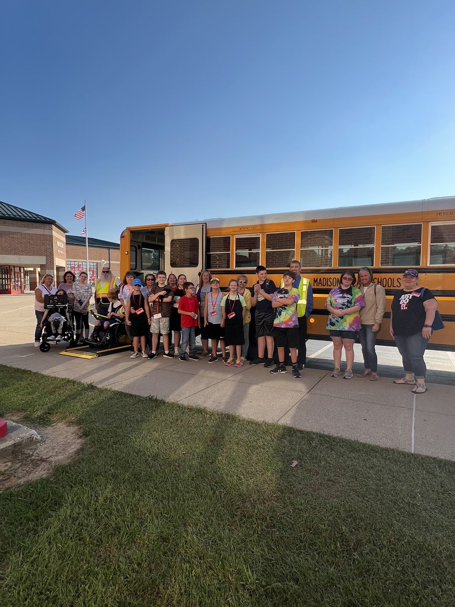 mohawkDSS's tweet photo. @Petermann_Bus Thank you for always supporting our transition program @MadisonMohawks Brian Taylor and Tarrah Perry are the best!  You truly live up to “Getting students to school safely, on time and ready to learn” https://t.co/8MR2tElR8m