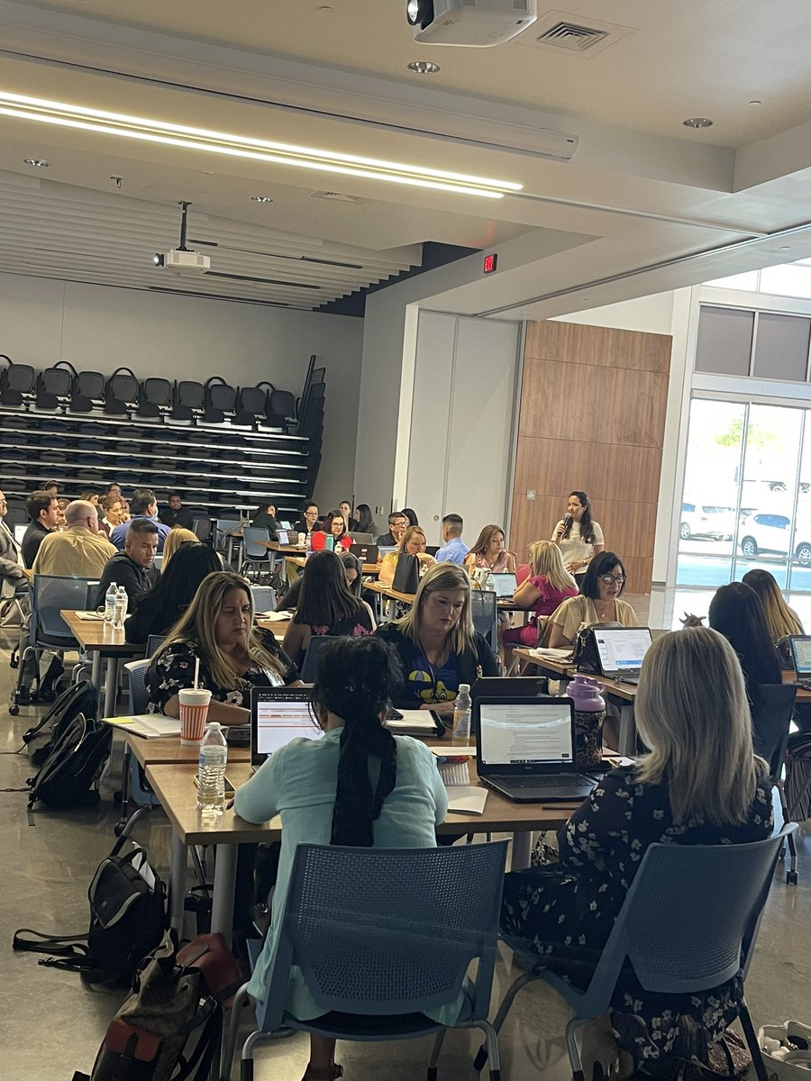 ABustillos_TECH's tweet photo. Attendance Workshop this morning. Our amazing Attendance Department Coordinator of Loss of Credit &amp; Promotion Mrs. Ruiz, presenting to Elementary and K-8 campuses.📝💻🍎 #TeamSISD #AllDayEveryDay #AttendanceMatters https://t.co/2FIgBm6Fpc