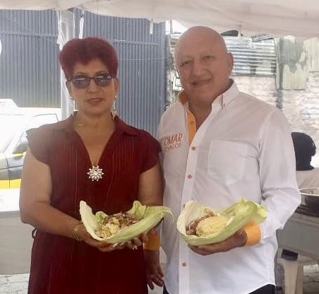 OmarCevallosP's tweet photo. Hoy celebramos el #KollaRaymi, que marca el inicio de la temporada de la siembra y la fertilidad. Quiero resaltar la invitación de los vecinos de San José Monjas y los platos en los que sirvieron los choclitos: hojas de col y cero objetos desechables. #OmarPasiónPorQuito https://t.co/A6o48z2HHh