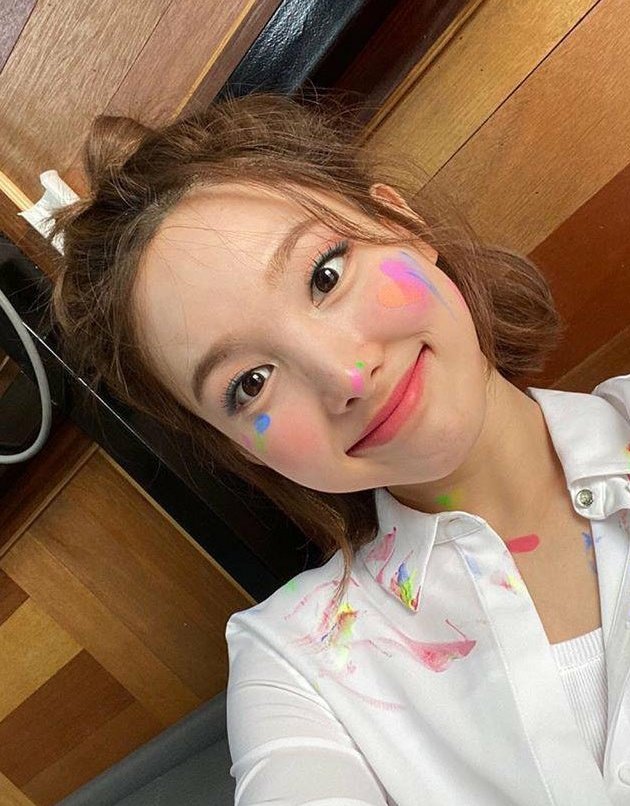 OT_9WICE's tweet photo. — Cosas que TODOS envidiamos y que SOLO Nayeon de TWICE tiene, abro hilo (✯◡✯): 

HAPPY NAYEON DAY 
#POPstar_NayeonDay
#원스의_노을이_나연이
#TWICE @JYPETWICE https://t.co/TUy9fg4JGk