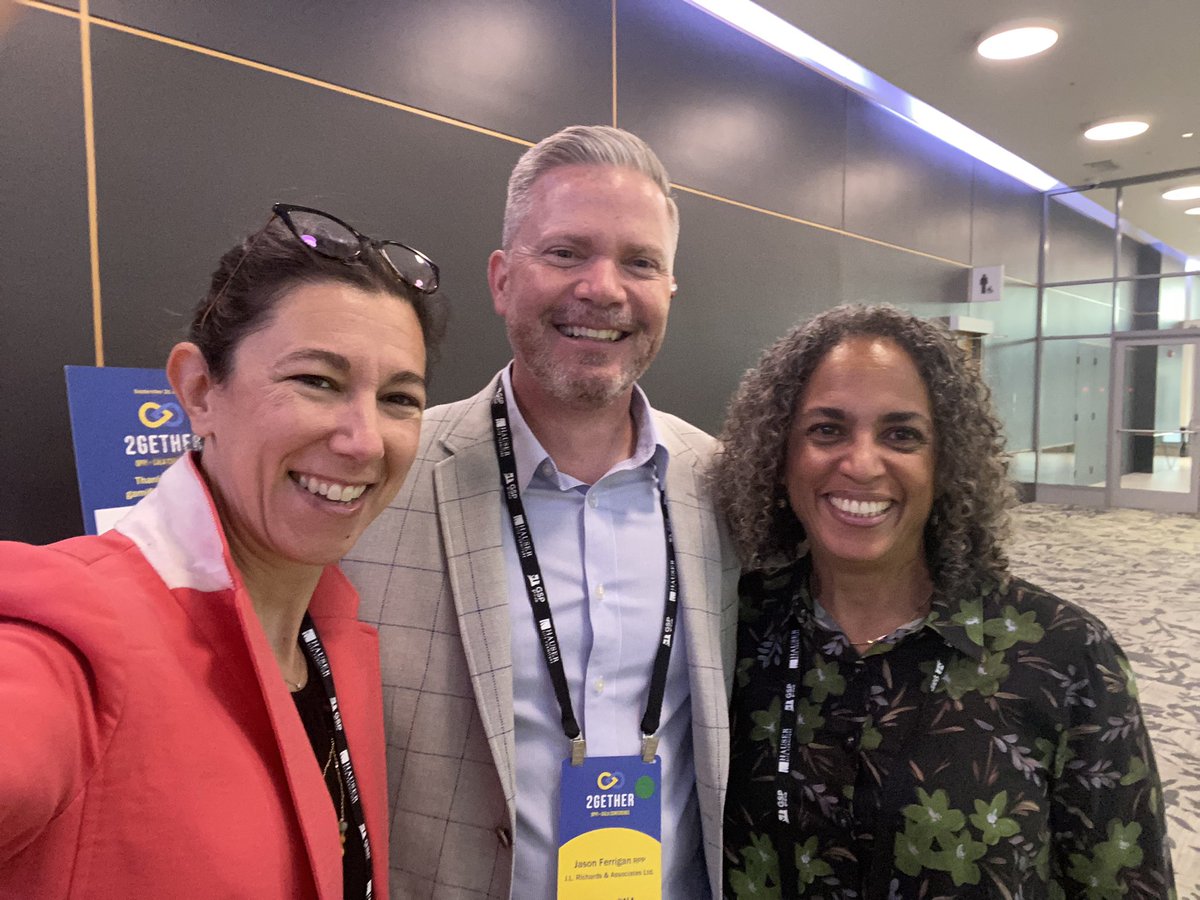 EmilyReisman's tweet photo. Fun with former @UrbStrat colleagues (and friends!) #2Gether2022 #oppi #oala https://t.co/VtAyUafEFb