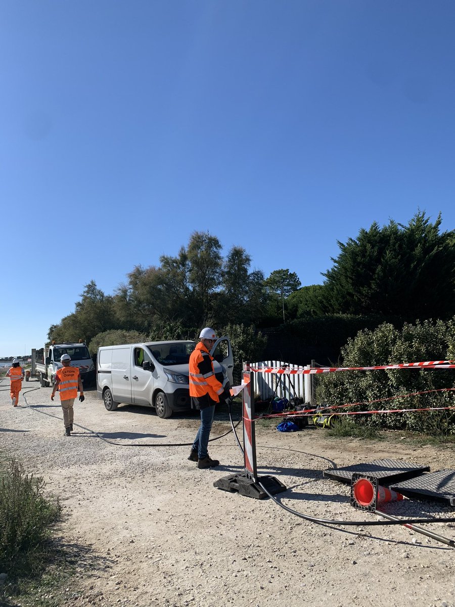 Et le raccordement au réseau ?

La mise en service de la #fibre optique à l’Ile d’Aix est prévue début 2023, date à laquelle les premiers habitants de l’île pourront basculer sur le #TrèsHautDébit 🚀 5/5