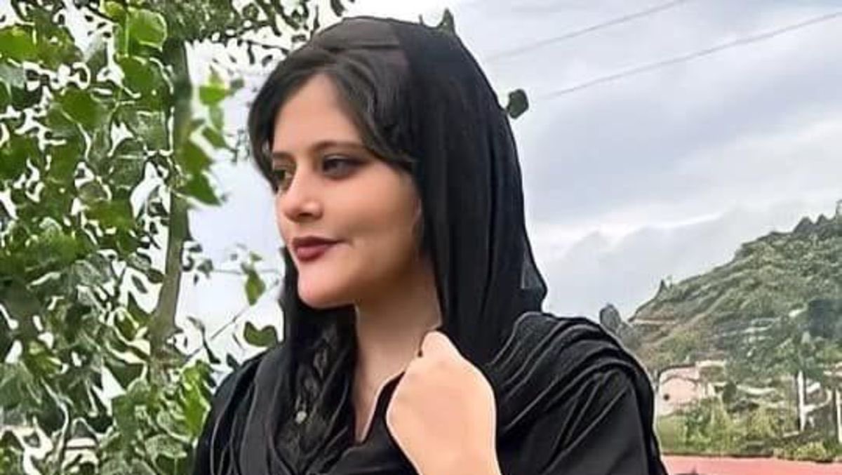 HacenOuali5's tweet photo. Les iraniennes reprennent le flambeau de la lutte pour la liberté, elles montèrent la voie, brisent les chaînes de l’oppression, défient un régime rétrograde. Elles sont la conscience en mouvement de l’humanité. #Mahsaamini https://t.co/0VGXec2MHV