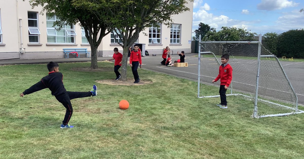 There’s plenty of #activebreaks in school! The problem is choosing what to do! #hurling #soccer #construction #fun #friends @ActiveFlag @Irishheart_ie @PDST_Hwellbeing @PDSTpe