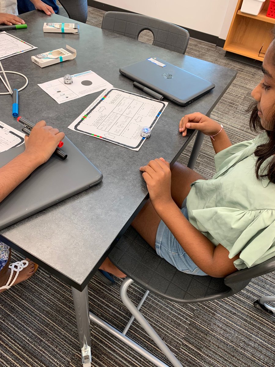 FittsLibrary's tweet image. Fourth grade has been working on sequencing main events and coding with @ozobots. @riddleelem #futureready #fisdmadetoshine @FISD_Libraries