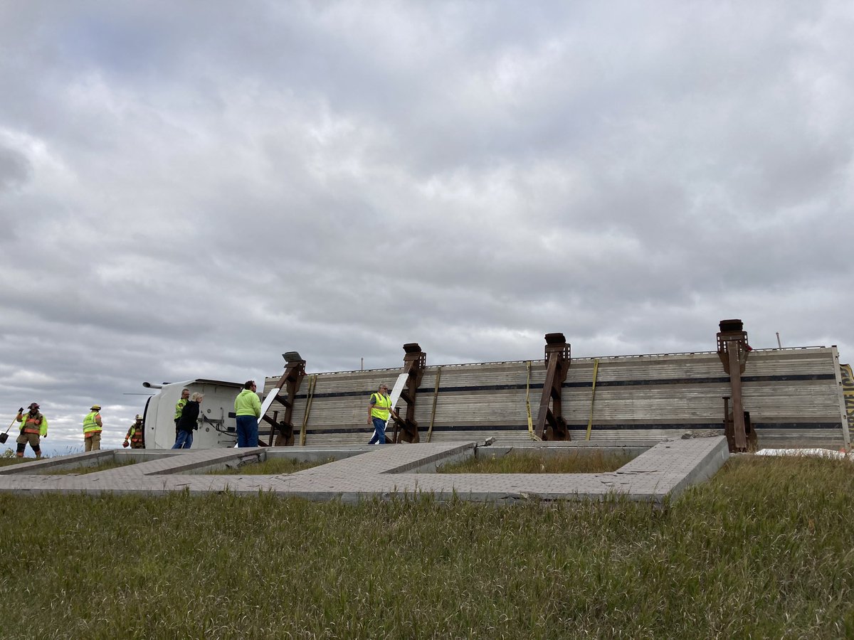 MSPPIO_NW's tweet photo. WC MN #MSPcrash I94 WB on-ramp from Hwy336 (exit 6) temp closed due to an overturned semi (no inj.) https://t.co/UtVIO3l2qZ please use alternate detour south onto Clay County Road 11 then west on 60th Ave S. or take USTH10 crash occurred just before 10am 9/21/22 https://t.co/rC0kqJdAHU