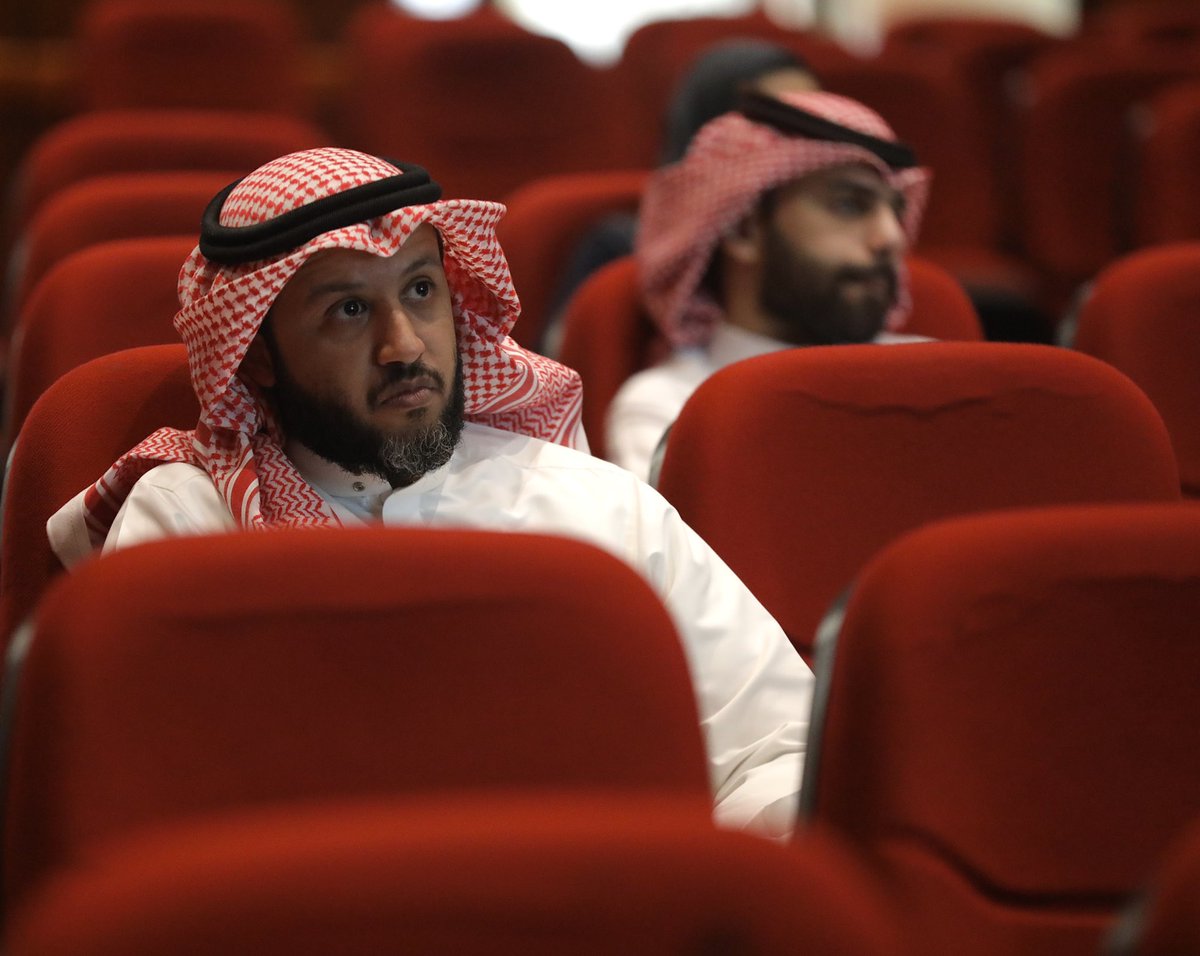 Alqadsiah's tweet photo. بمناسبة اليوم العالمي للغة الإشارة وضمن برامج المسؤولية الاجتماعية تم مساء اليوم اقامة محاضرة لغة الإشارة قدمها الاستاذ علي بوحسون https://t.co/8hm6E7o0hS