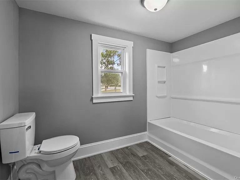 melhuman's tweet photo. I felt completely insane that these people would use B&amp;W photos for their house listing, until I noticed the windows 🤢🤢🤢 https://t.co/lfBn5NECxb
