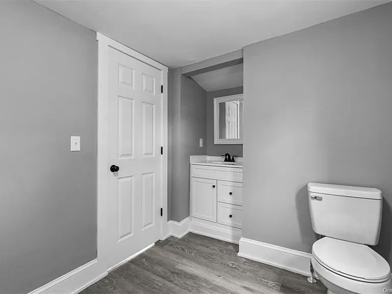 melhuman's tweet photo. I felt completely insane that these people would use B&amp;W photos for their house listing, until I noticed the windows 🤢🤢🤢 https://t.co/lfBn5NECxb