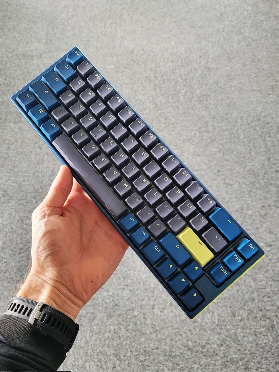 marko_alpner's tweet photo. Prodam #Ducky One 3 SF, MX Brown (hot-swappable). Kot nova. 130 EUR. Embalaža, ekstra keycaps, USB type C kabel &amp; orodje so zraven. #tipkovnica #prodam https://t.co/cLTg46mJX7