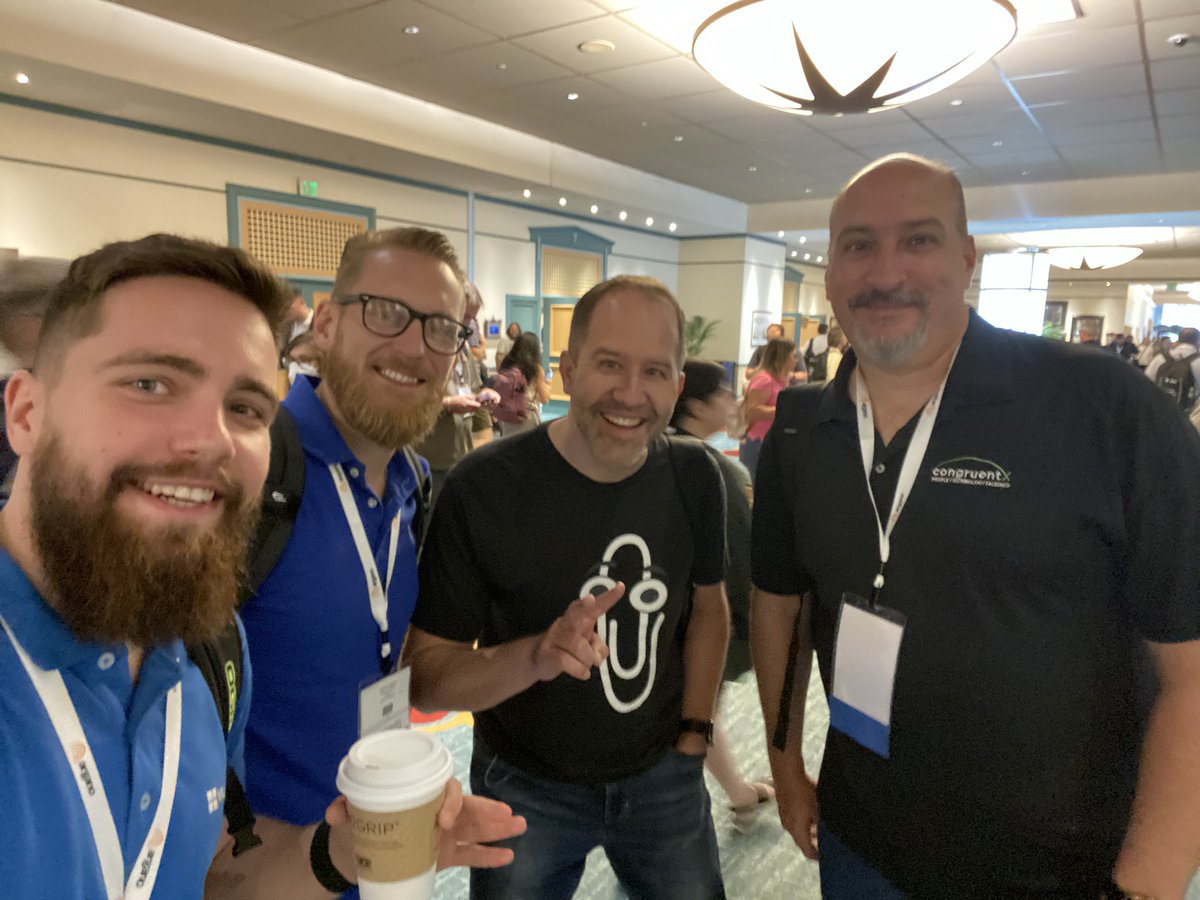 Meeting my online stars offline @ #MPPC22 <a href="/shanselman/">Scott Hanselman 🌮</a> <a href="/ScottDurow/">Scott Durow #ProCodeNoCodeUnite</a> <a href="/ccognetta/">ccognetta</a> <a href="/D365Goddess/">Dian Taylor 🇳🇱🤘MVP</a> @JaroSponar