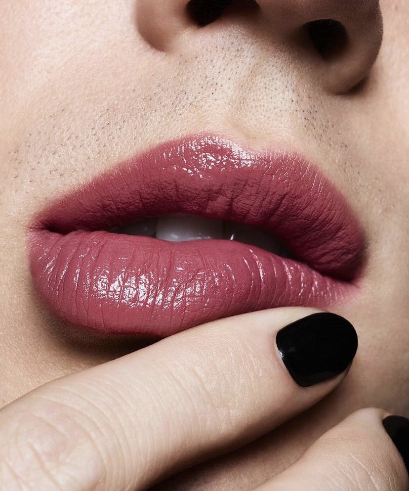 UpdatedTS's tweet photo. 📸| “BOLD lipstick by @yslbeauty got me 🫦 #yslbeauty #yslbeautypartner”

Troye on his Instagram!   
© troyesivan https://t.co/cmRzveoga1