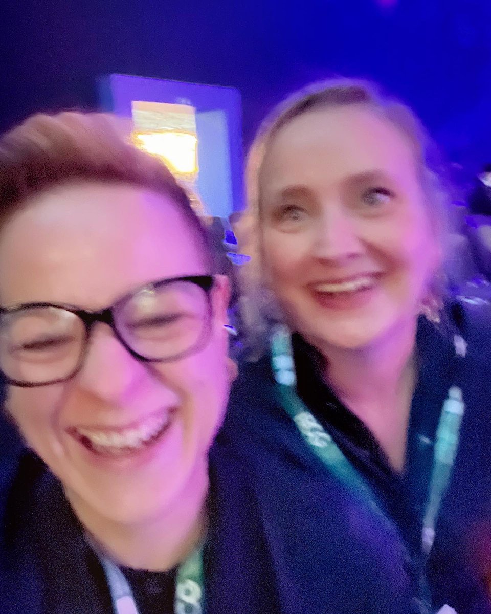 zebra_audio_net's tweet photo. Die SoMe-Profis sind mal wieder unterwegs… hier unser Versuch, ein Selfie zu machen. Wählt Euren Favoriten! Mit den schönsten Podcast-Grüßen von der Dmexco in Köln.

#zebras #podcast #dmexco2022 https://t.co/R5jY5lc1cN