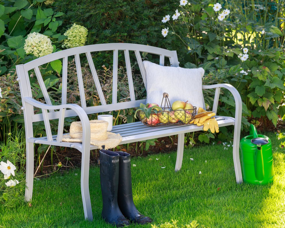 ManorWestRetail's tweet photo. @WoodiesIreland gardening range has you covered when tackling all your garden care needs. Shop plant food, pest control, gloves, wellies and much more! 🌹

#gardening #woodies #ManorWest #tralee https://t.co/2RdQ9K5qUx