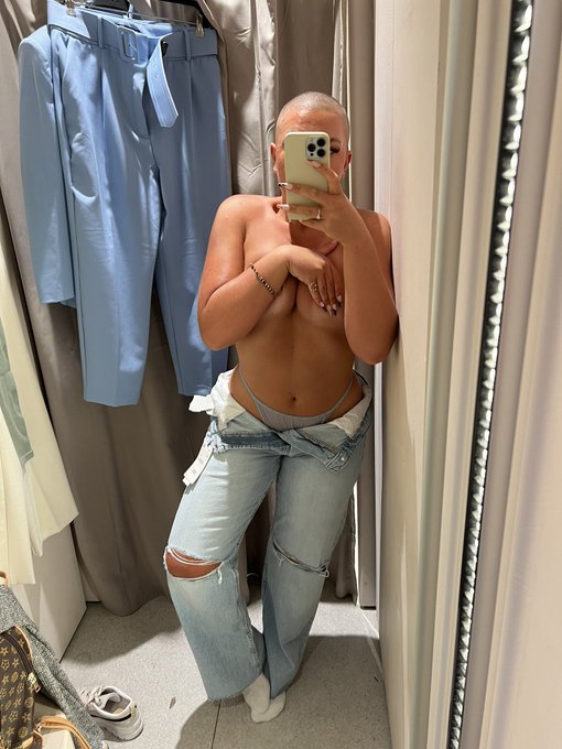 Ich war heute wieder sch&ouml;n shoppen❤️ RT wenn dir die Hose gef&auml;llt😌 https://t.co/RuJArB0XsW<a href="/tag/latexgirl"class="tags"><span>#latexgirl</span></a>
