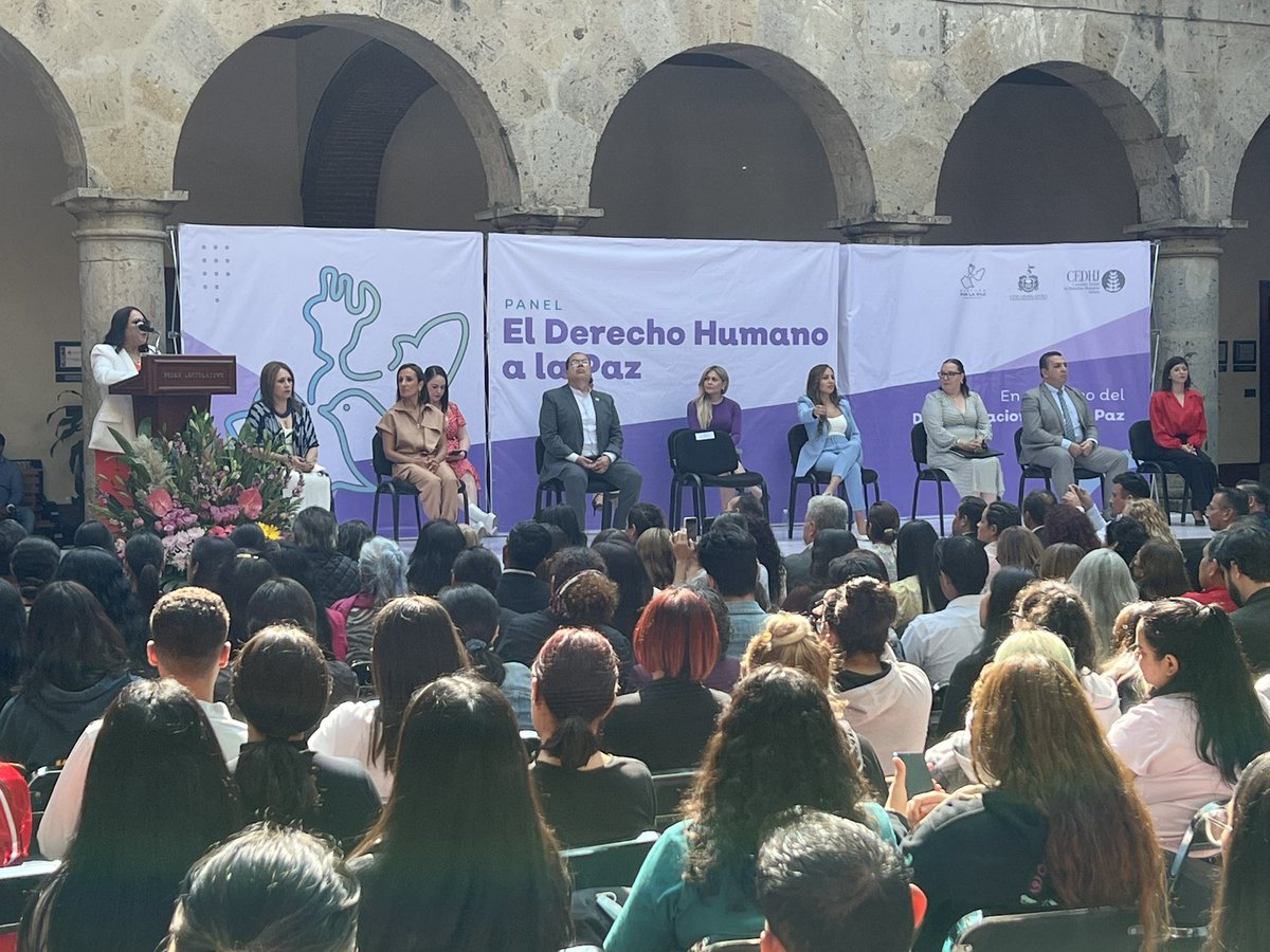 RocioAguilarTe1's tweet photo. Acompáñanos #EnVivo 🔴🎥 en el Panel: El Derecho Humano a la Paz, que desarrollamos esta mañana desde el @LegislativoJal, en el marco del #DíaInternacionalDeLaPaz. 🕊

Da clic y entérate. 👇🏼
https://t.co/iIwAGY2tyX

#21Septiembre
#BancadaPorLaPaz
#DeCorazónPorJalisco https://t.co/AWig8ZpnpN