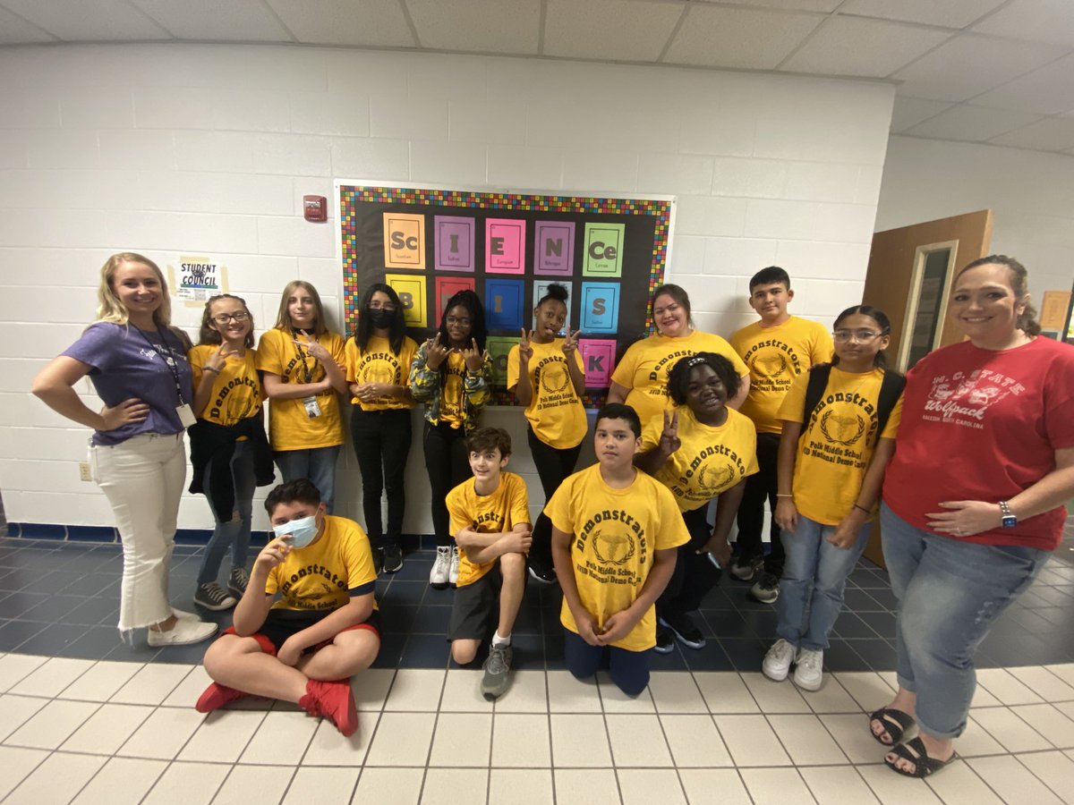 MsJ_Arnold88's tweet photo. #PolkDemonstrators representing for AVID college day! 💛 https://t.co/J5MjKDi4bK