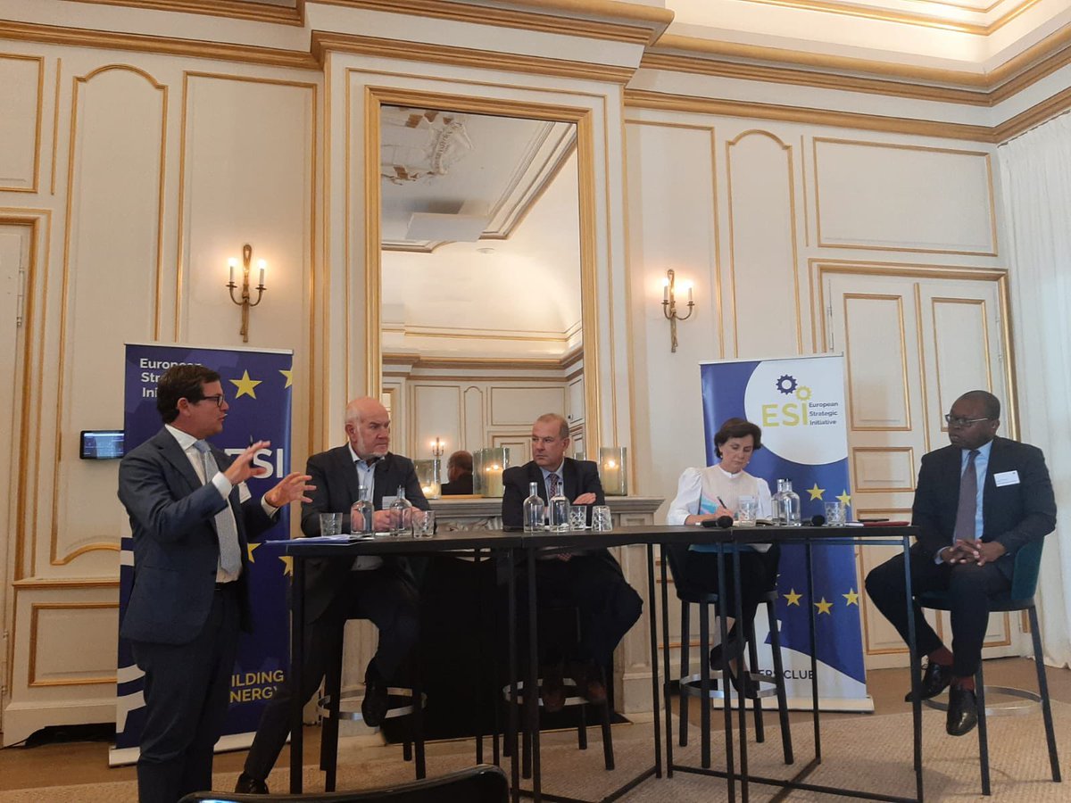 nicolabellomo's tweet photo. Very stimulating discussion hosted by EIS @AfricaEuropeFdn on EU-AU partnership on Food Security. Agriculture transformation, #Multilateralism and coordinated approaches are the way forward @IPESfood @LeonardMizziEU @Raschad_AK @gviwanou @geslainlaneelle @RobertoBerutti @eu_eeas https://t.co/0XNVmSiQDV