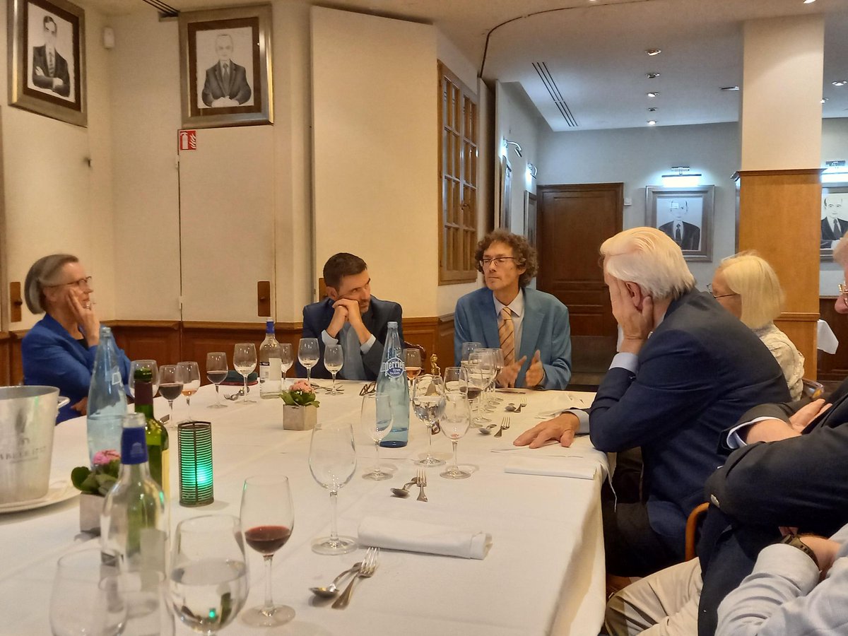 VlamingenParijs's tweet photo. Eén van onze leden, kernfysicus Dr. Serge Franchoo, was gisteren op bezoek bij de Parijse afdeling van @OvdPTaalCultuur , voor een wel heel interessante voordracht rond het thema 'Kernenergie: Evaluatie en Perspectief' @chezfrancoise https://t.co/lNfGRoaHoB