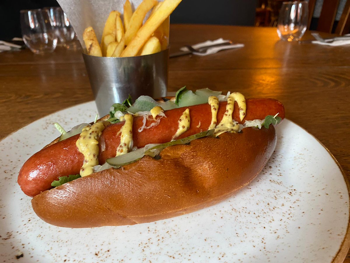 TheMaynardArms's tweet photo. It's Oktoberfest at Maynard! Tuck in to the Paulaner lager-brasied hotdog, served with plenty of sauerkraut and fries... pairing perfectly with a stein of Paulaner Oktoberfest Bier. Prost!
.
#Oktoberfest #Paulaner #PaulanerUK #BierGoals https://t.co/d4AwktrdTd
