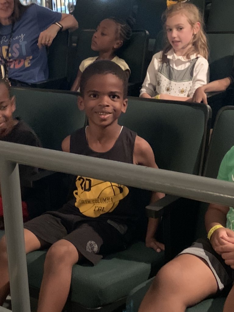 krobinson_07's tweet photo. Just some future Vikings coming to visit 🤣 class of 2034!! @SV_Vikings @lonniebnelson @MrsCaronesClass https://t.co/r1tKqt2OEJ