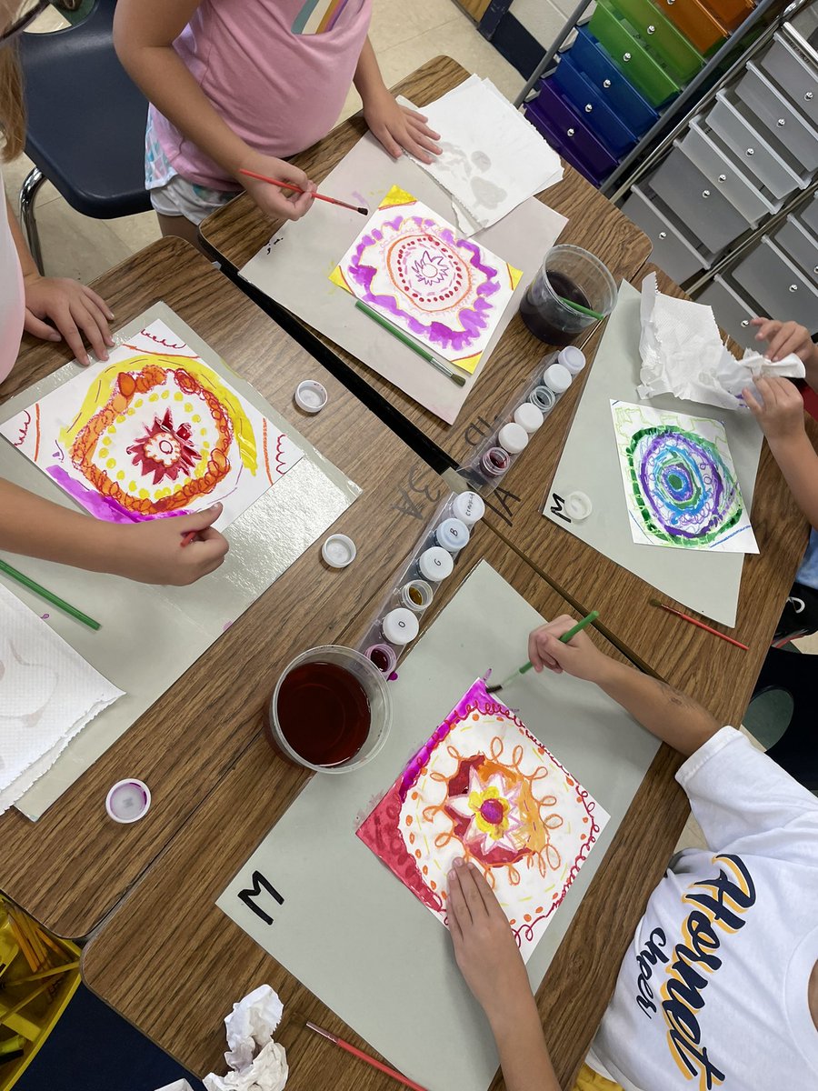 MarcumLA's tweet photo. 2nd graders are using lines to create these BEAUTIFUL Kandinsky resist paintings for their @Square1Art fundraiser! 🎨 @cmrilling @mesteaching @meshornets @MonroeLSD #ThriveInTheHive https://t.co/6Bw4B54G1b